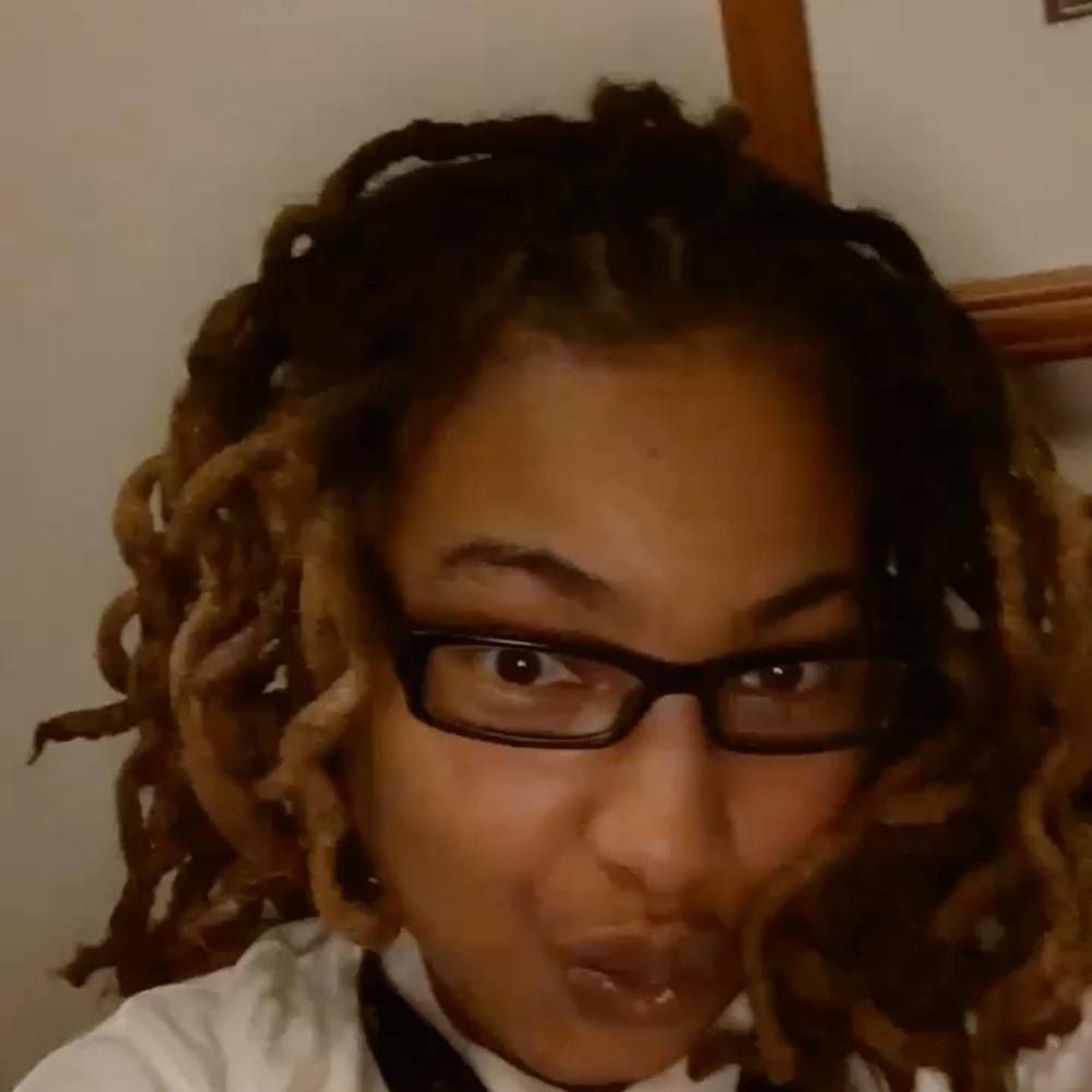 Meet your Posher, Taina